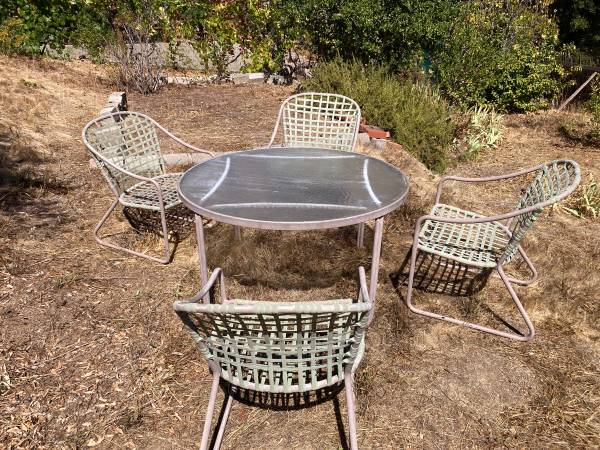 outdoor table and chairs 1