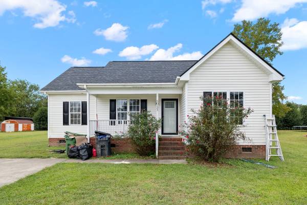 $189,900 / 3br - 1051ft2 - HOME FOR SALE! 3 Bed 2 Bath Home Single Level (Wilson)63987471984642120
