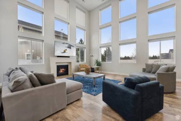 $350 / 5br - 4364ft2 - Contemporary design and unobstructed ski mountain vistas (Park City)63969191708674124