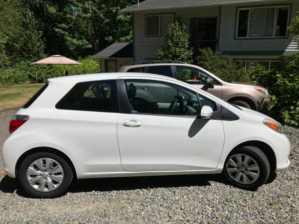 2012 Toyota Yaris 3 puertas hatchback manual - $7,200 (Kenmore)63617399069699121