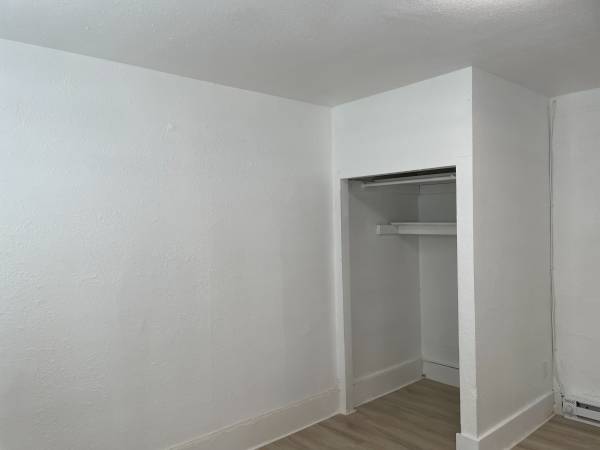 $750 / 100ft2 - Room sharing next to UW Campus $750 to $1100 (U District)64031305591426122