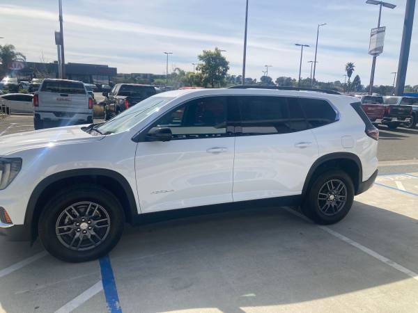 2026 GMC Acadia FWD Elevation----White - Photo 5