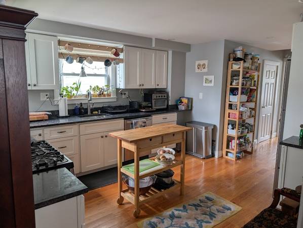 $3,895 / 4br - Awesome 4 bed 2 bath in Malden w/ laundry in unit, parking inc!!63802096827777120