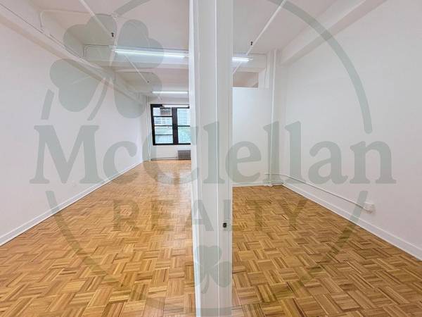 $2,900 / 863ft2 - Clean Office Space - Garment District - Big, Bright, South Facing Wind (Midtown West)63689608668163121