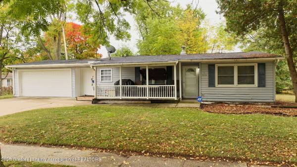 $1 / 3br - 933ft2 - "Techos abovedados, garaje enorme, patio impresionante: ¡una joya en Lansing que debe ver! (Lansing)64196987133825120