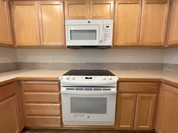$2,350 / 3br - 1356ft2 - ¡Bienvenido a esta encantadora casa de 3 habitaciones y 3 baños en Forest Grove! (Forest Grove)63672564629379123