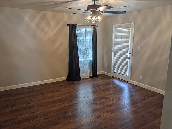 $1,250 / 2br - 980ft2 - Riverside – Charming Home with Finished Basement & Pet-Friendly Flexib64030485614081123