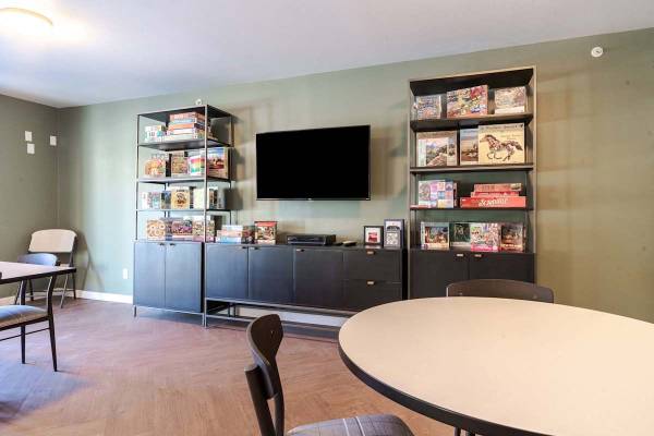 $1,414 / 2br - Balcónes privados, Bend OR, 2/BD (611 NE Bellevue Drive, Bend, OR)63839291828353121