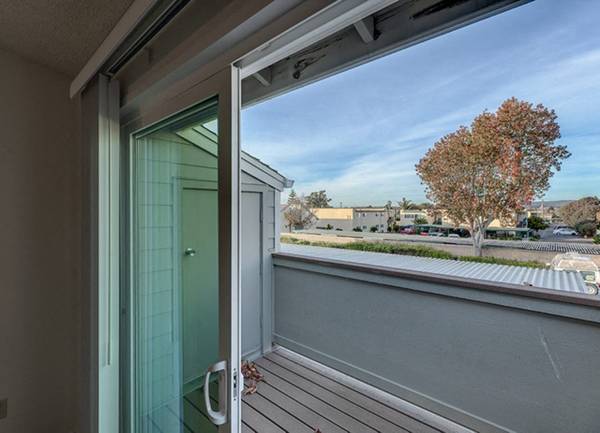 $1,905 / 1br - Upgraded Appliances, Pet Friendly, Large Closets (401 W. Pine Ave, Lompoc, CA)63663888435713120
