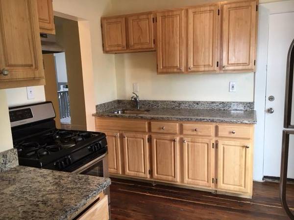 $2,350 / 2br - Everett 2 Bed/1 Bath Apartment | Broadway63863244552451123