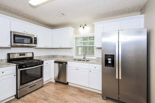 $1,275 / 3br - 1595ft2 - Spacious 3 bedroom available in Marietta (Marietta)64045869156227124