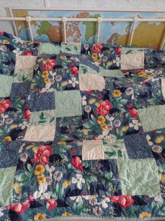 Gently Used Throw blankets 1
