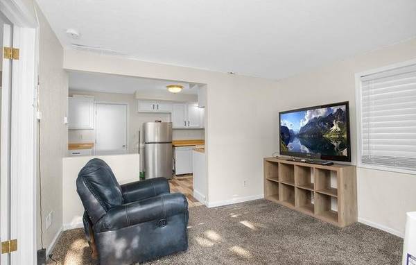 $685 / 1br - 557ft2 - Updated home close to everything (Elkhart)63935710219011120