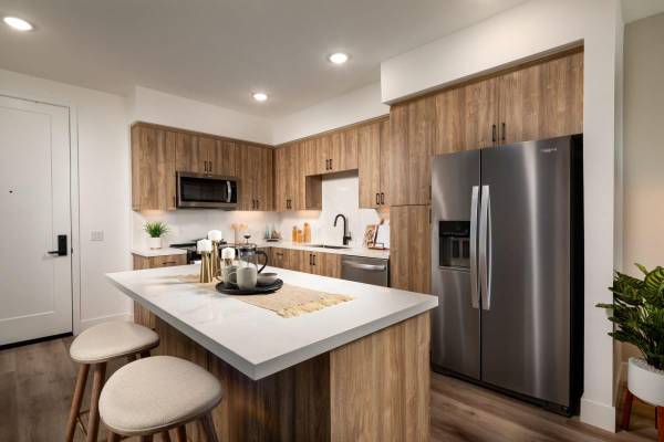 $6,178 / 3br - 1368ft2 - Tiled showers and baths, Resort-worthy pool with cabanas (Encinitas)63865814426883121