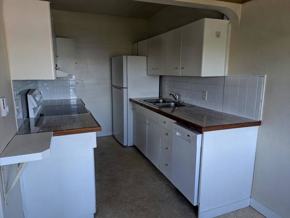 $1,365 / 1br - 500ft2 - OMG River views!! Incredible River Facing1 br.  Will go fast! (St. Helens)64038882740225122