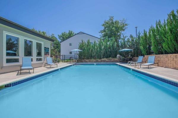 $1,429 / 2br - 1065ft2 - Área de juegos, Lavadora/Secadora, Cajón calientaplatos, Estufa63658213442689122