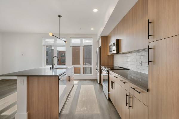 $1,925 / 1br - 550ft2 - Perfect Work-Life Balance in Our Coworking Lounge (First Hill-Central District- DWTN Seattle)64031312336387121