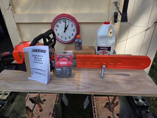 Echo 18in Chain Saw CS 4010. 1