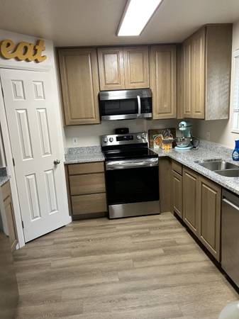 $1,300 / 2br - 900ft2 - Clean, Quiet 2 BD 1 BTH (St. George)63932588012418123