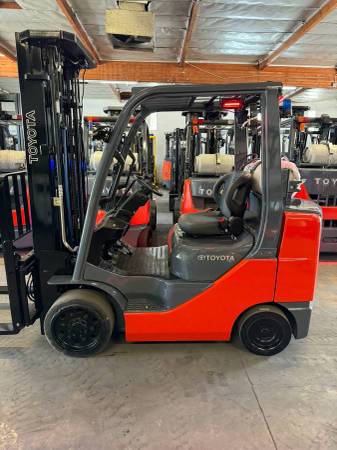 2019 Toyota 8FGCU30 Forklift 1