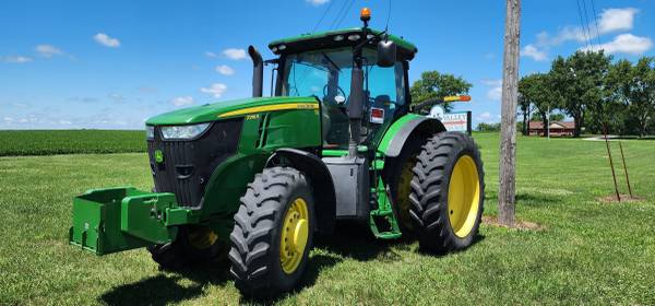 2012 John Deere 7215R 1