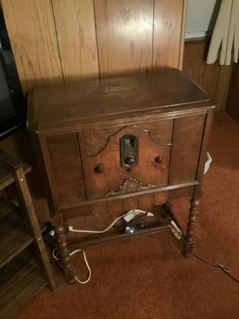1932 Philco floor model AM radio 1