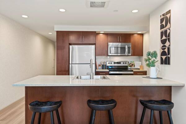 $2,294 / 1br - 593ft2 - Appliances Stainless, Business Center, Fitness Center, Svc Cable (First Hill)63884892792833124