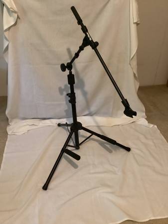 Tilt-Back Amp Stands with mic boom attachment 1
