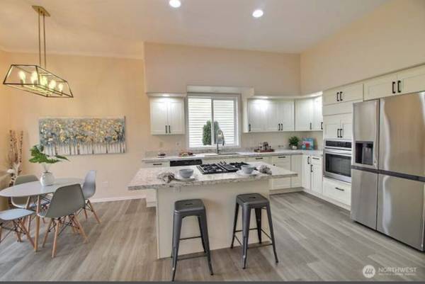 $3,599 / 3br - 2600ft2 - Beautiful Lake Washington view house in Renton (Renton)63866941687555122