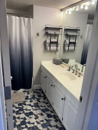 $1,200 / 496ft2 - Studio for rent in Cedar lodge complex everything included in rent (Laconia)63931520270979124
