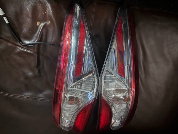 Parachoques de maletero para Toyota Camry 2020 - $100 (Modesto)63471043996929122