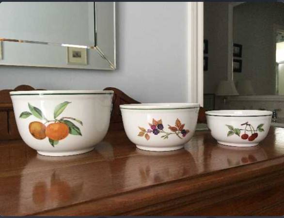 Evesham Vale 3 Pudding Bowls 1
