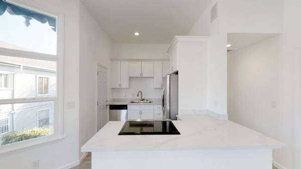 $2,795 / 2br - 840ft2 - Bright & Airy Top Floor Apartment (oakland west)63695785243649120