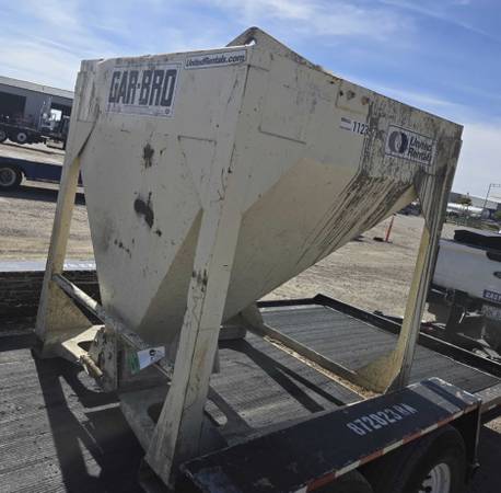 2021 2 yard Concrete bucket 1