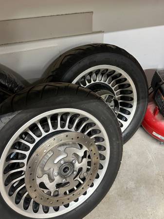 Harley Davidson, wheels with tires 1