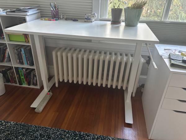 IKEA skarsta sit-stand desk 1