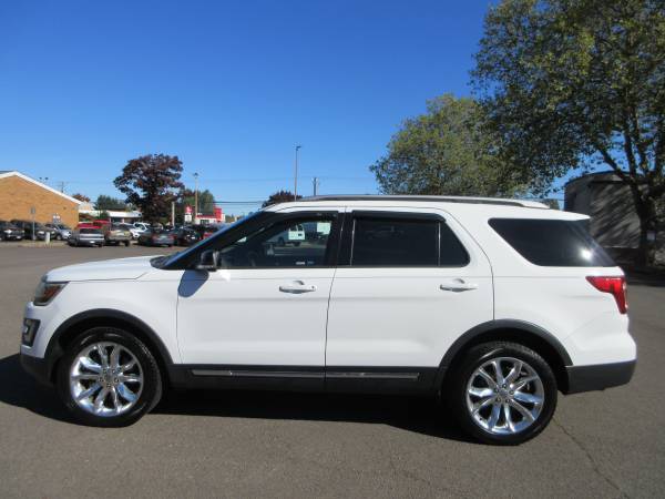 2017 Ford Explorer XLT 4x4 - 72,089 Miles -  3rd Row seats - 25 MPG 1