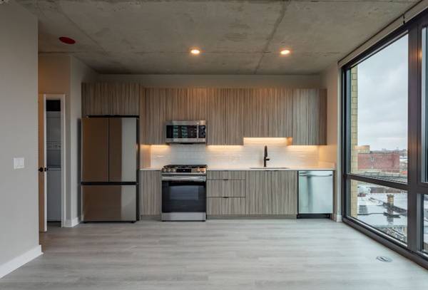 $1,775 Want to live in an incredible newer building? (Uptown)63781631361281120