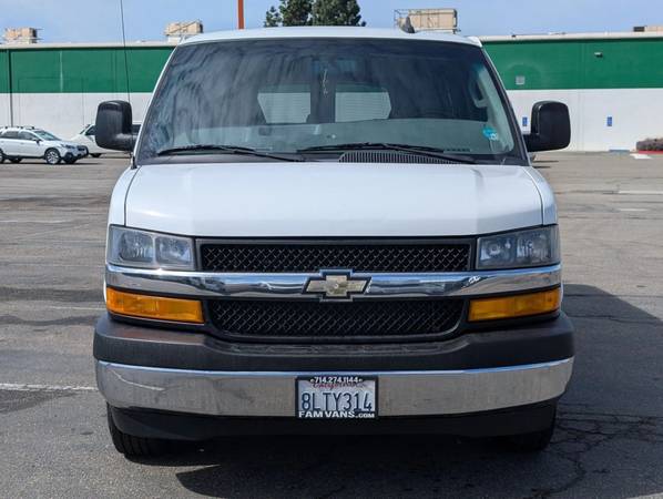 2018 Chevrolet Express 3500 Passenger - Photo 3