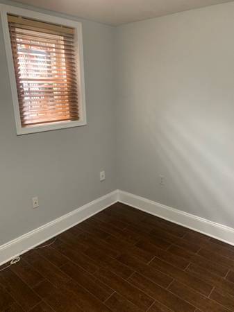 $1,350 / 2br - 950ft2 - Sunny Apartment! (Washington)64040195837315120