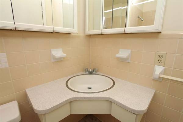 $1,552 / 2br - 916ft2 - Exquisite courtyard and garden views at Lindru Gardens (Clearwater - Near Parks and Beaches)63991228012034124
