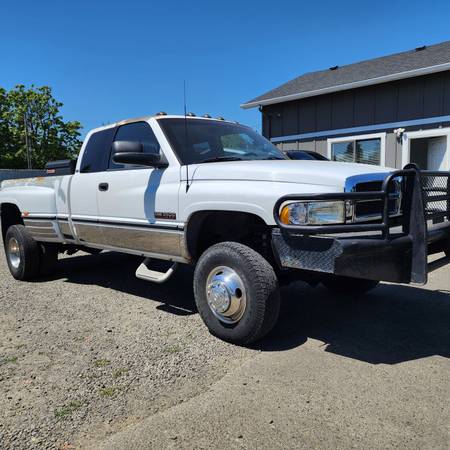 1997 Dodge Ram 3500 12 Valve 5 Speed 4x4 - $14,500 (JUNCTION CITY)63470220904577121