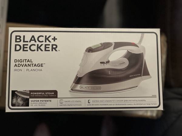 Black + Decker Digital Advantage Steam Iron - new in box 1