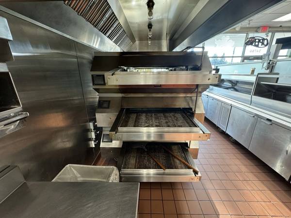 HOT ROCKS PIZZA STONE CONVEYOR OVEN 1