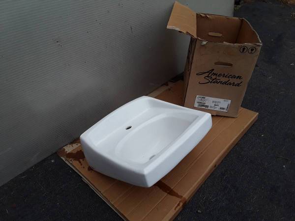 bathrooom sink, white 1