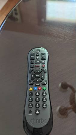 Xfinity remote good condition requires two AA batteries 1