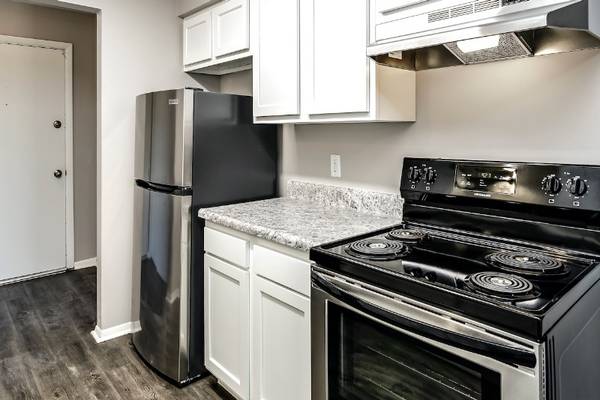 $978 / 1br - 800ft2 - Move-in Today! 1 Bedroom w/ Pool + Laundry in Building (10905 North Mill Court, Omaha, NE)63968759901186121