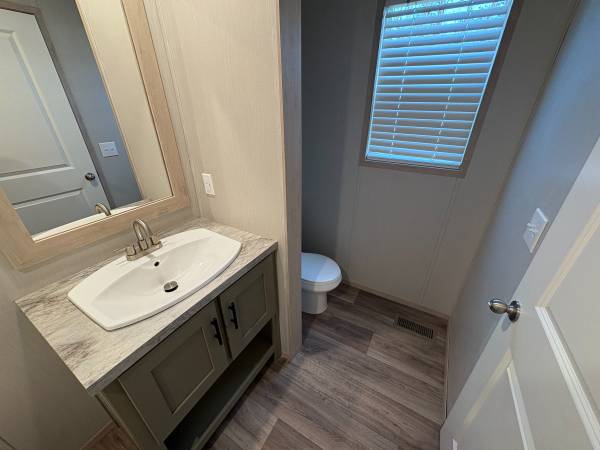 $1,249 / 2br - Upgrade Your Space Without Upgrading Your Budget! (Oakwood Forest)64027440700803123