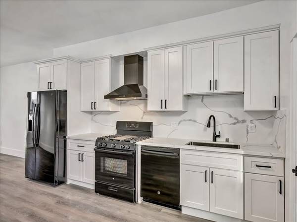 $2,800 / 1br - 750ft2 - 750 SQ FT AMAZING TOP FLOOR ONE BEDROOM WITH FULLY UPDATED KITCHEN!!! (SOMA / south beach)63938500635010122