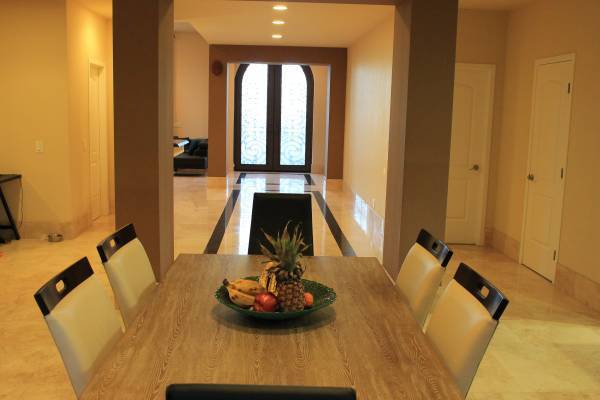 $560 / 1br - Clean home with private bedroom ready for rent (Elmhurst)63698533693057123